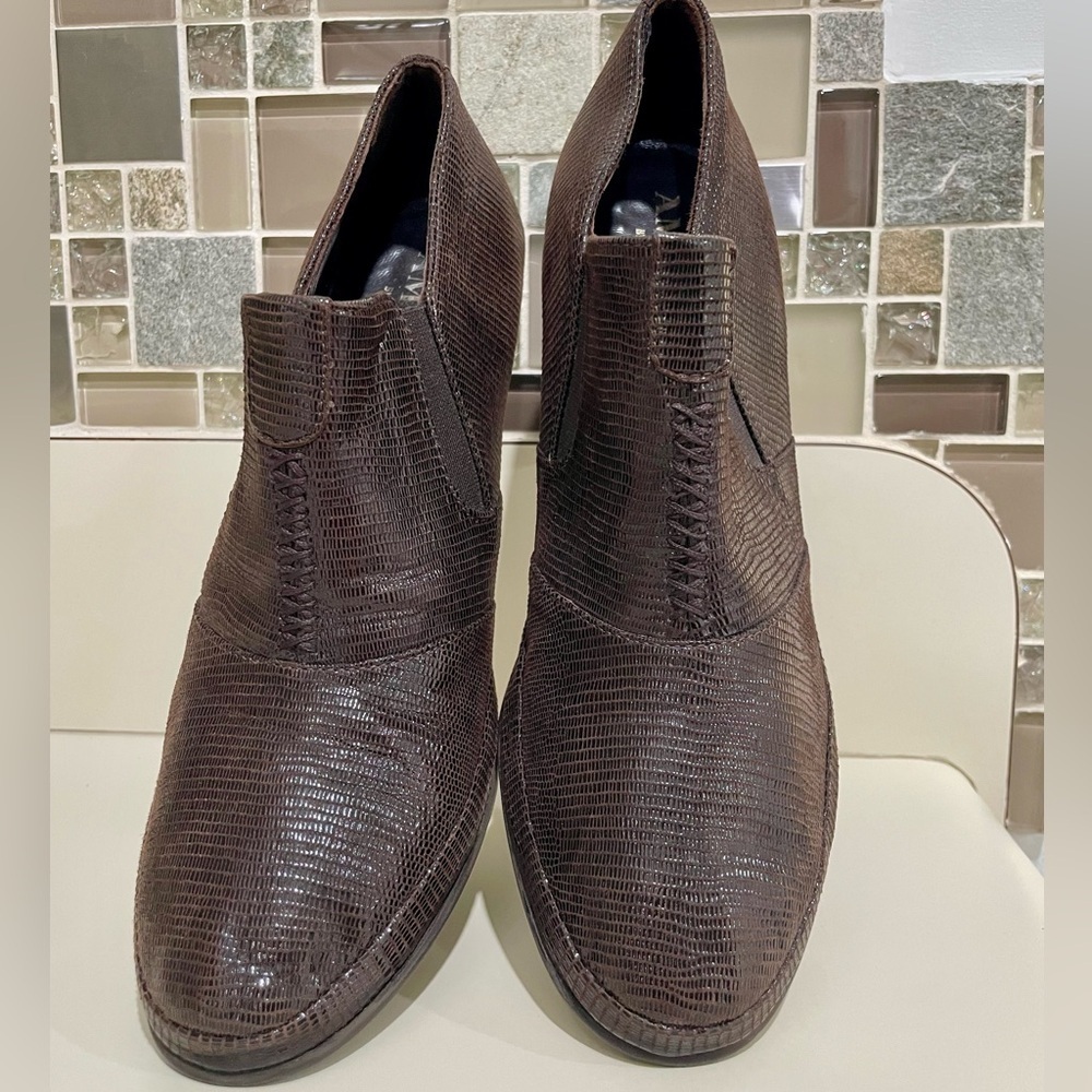 Amalfi Dark Brown Textured Heels - Picture 6 of 9